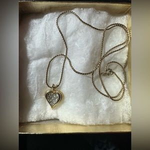 Avon vintage heart pendant necklace